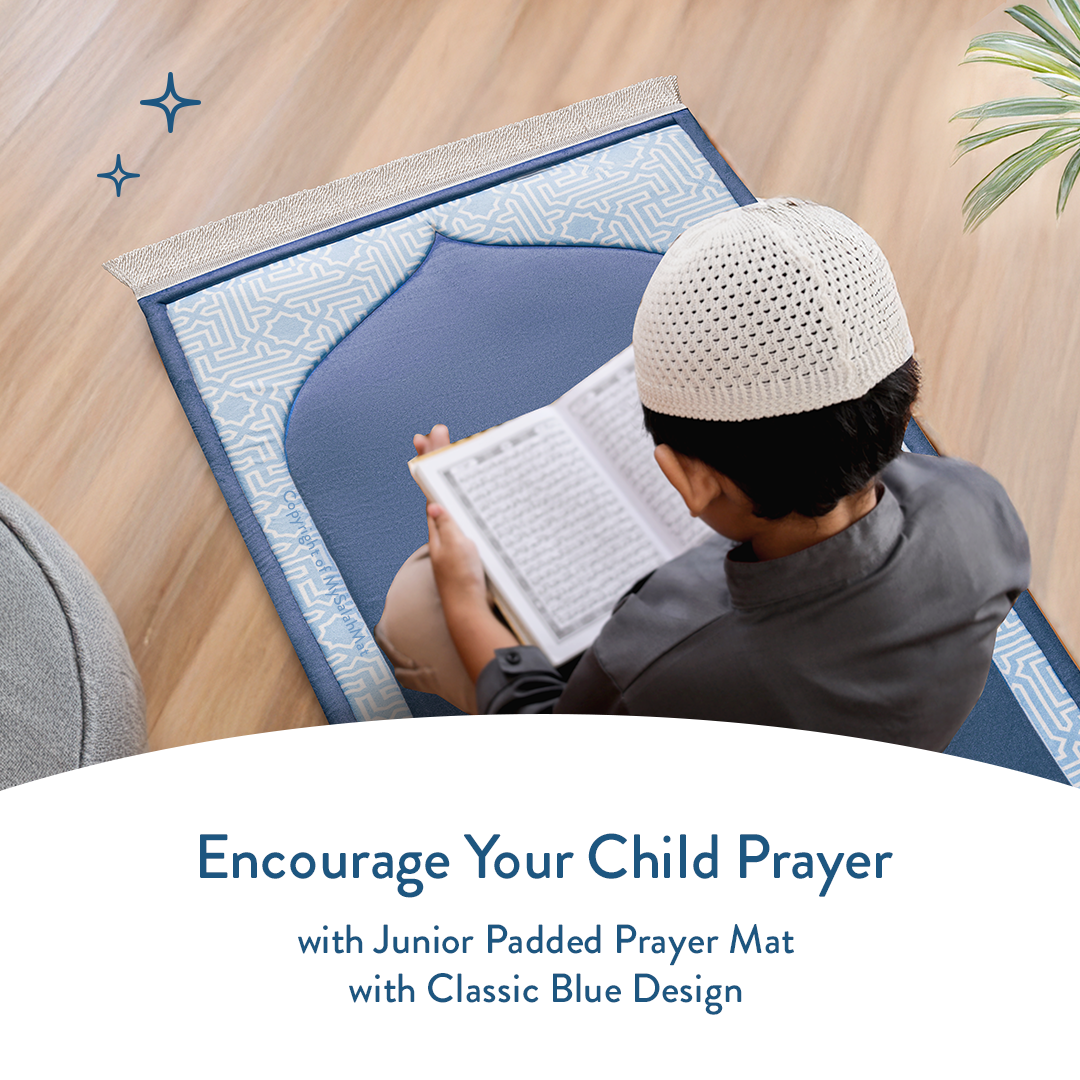Tapis de prière rembourré pour enfants avec design bleu classique | Urban Rugs UK | Un beau cadeau de Ramadan et d’Aïd pour les proches