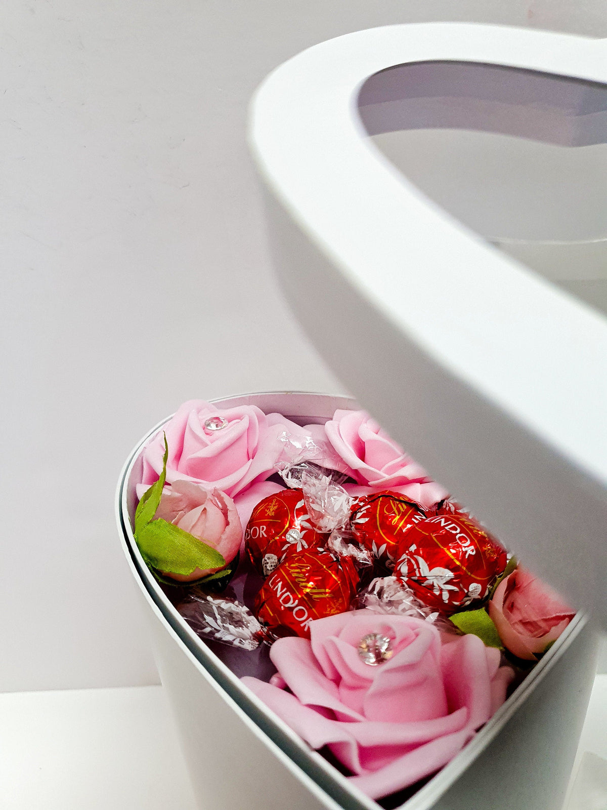 Hijab & Lindt Chocolate Gift Box – Heart Chamber Luxury Set