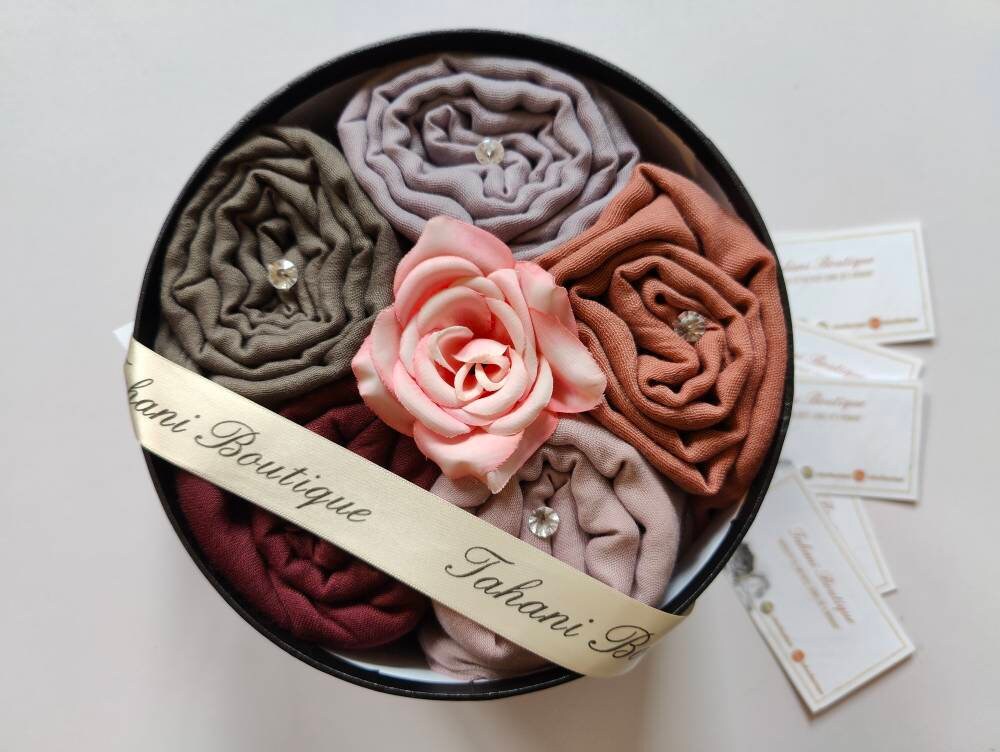 Luxury Hijab Gift Bouquet – Essence of Elegance