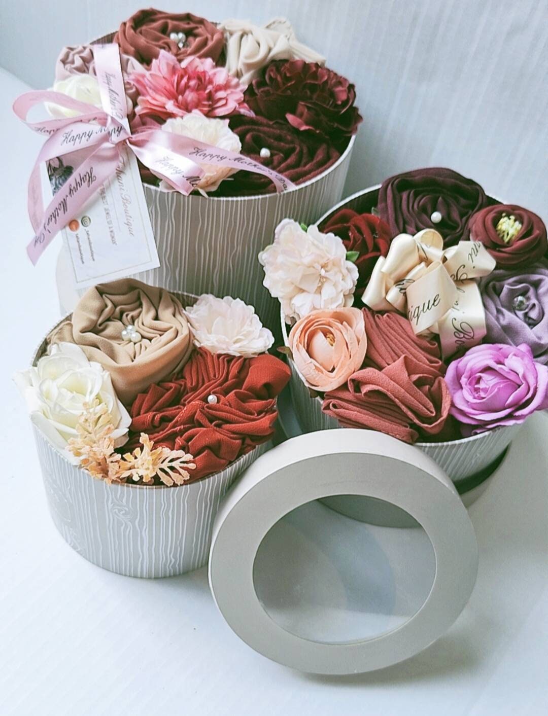 Hijab Gift Display Bouquet – Luxury Round Window Box