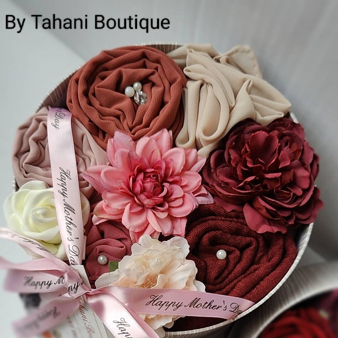 Hijab Gift Display Bouquet – Luxury Round Window Box