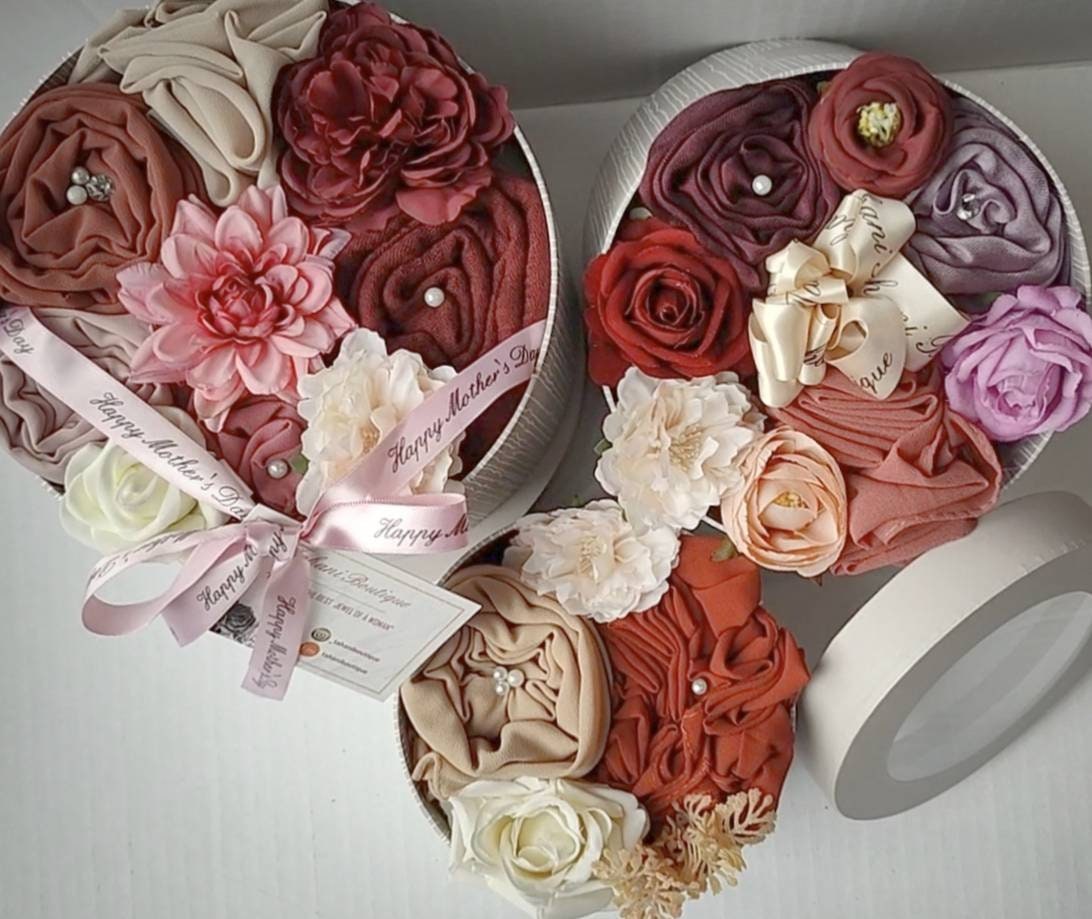 Hijab Gift Display Bouquet – Luxury Round Window Box