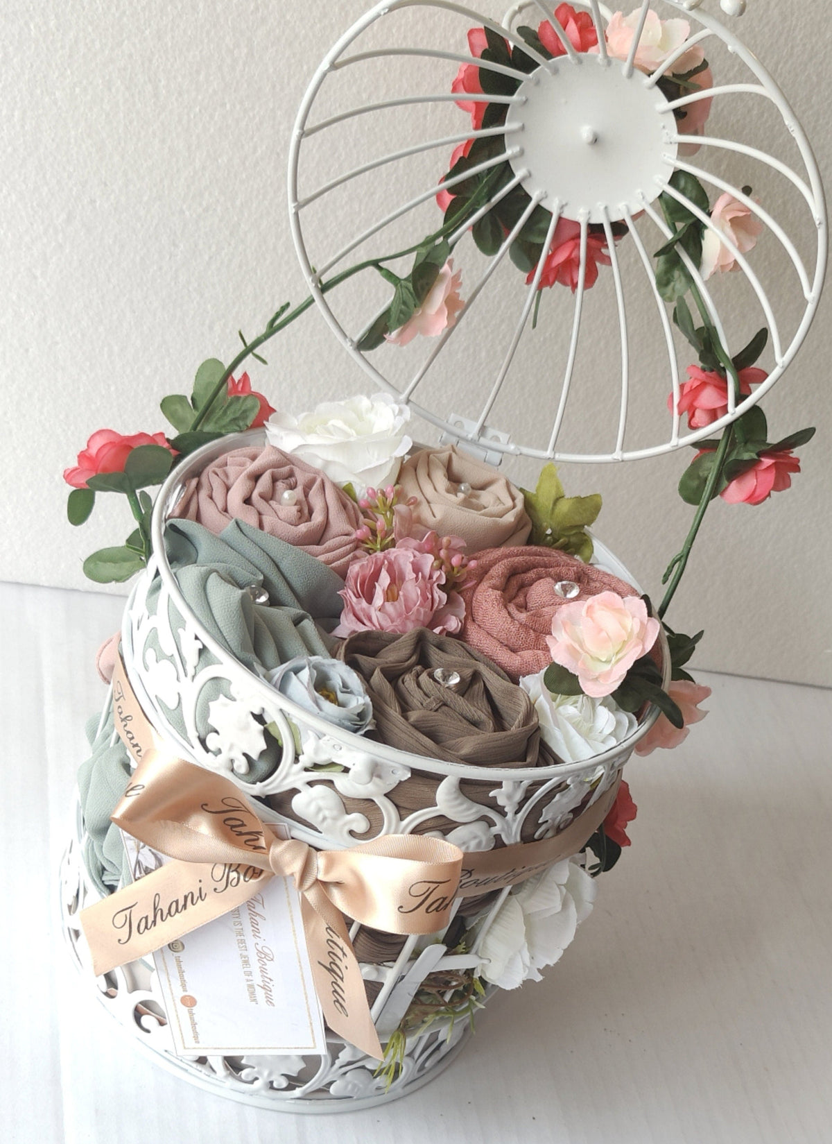 Luxury Hijab Gift Birdcage – Botanical Scented Bouquet