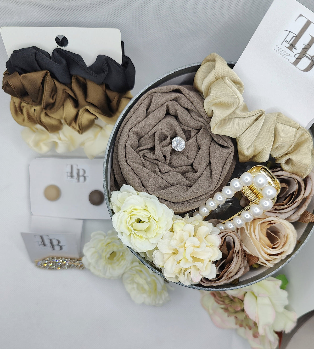 Glamour Chic Hijab Gift Set – Ready to Gift Bouquet