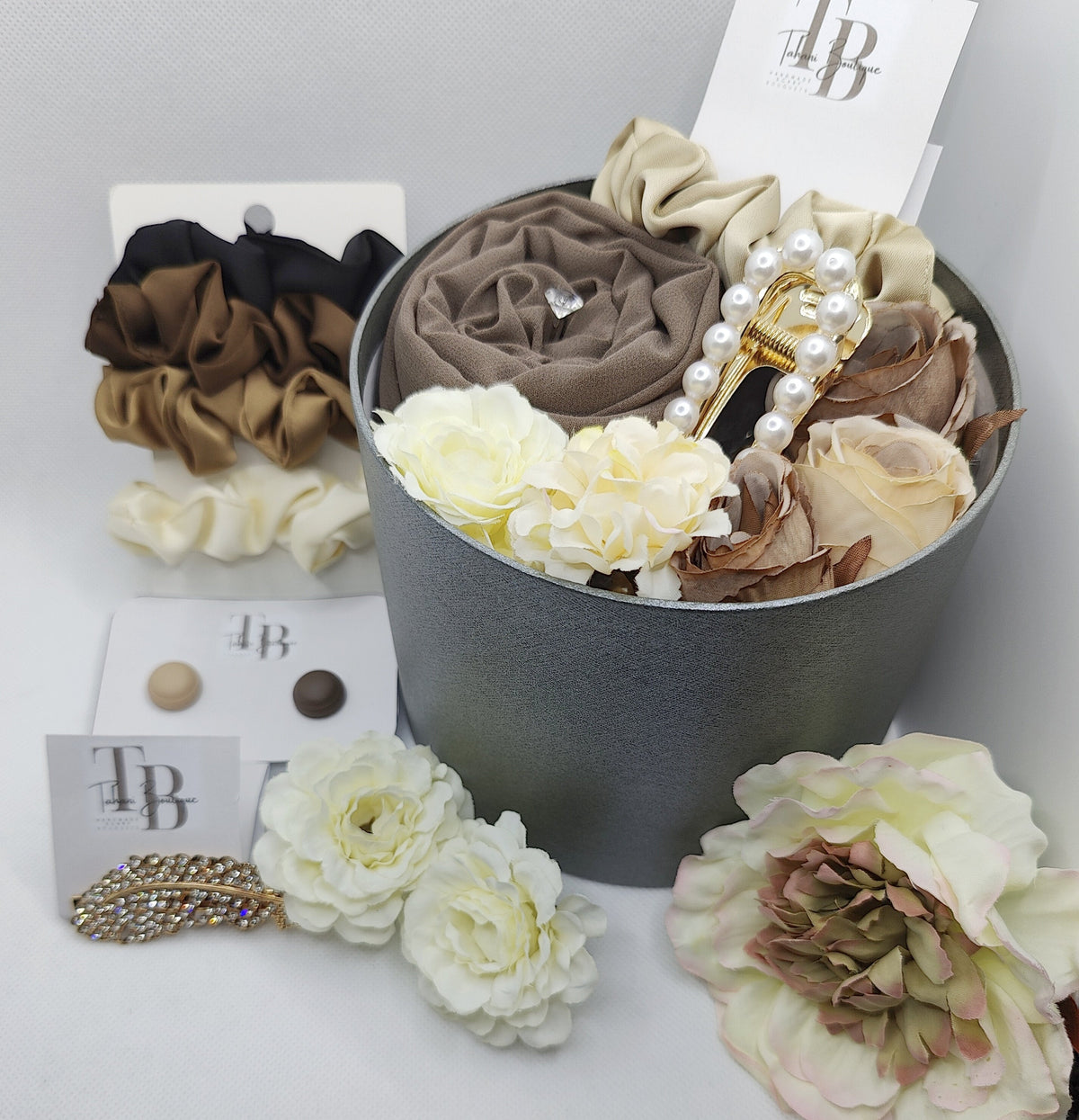 Glamour Chic Hijab Gift Set – Ready to Gift Bouquet