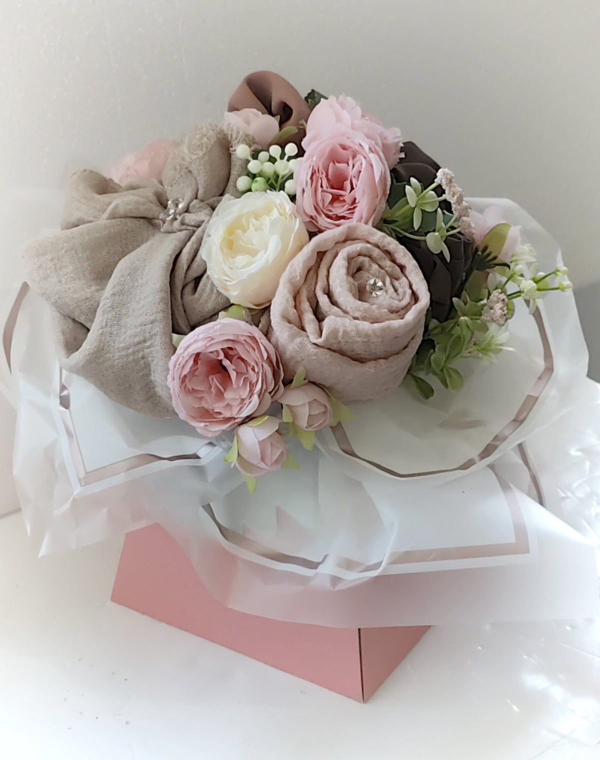 Classic Bloom Hijab Bouquet – Pink Scented Gift Set