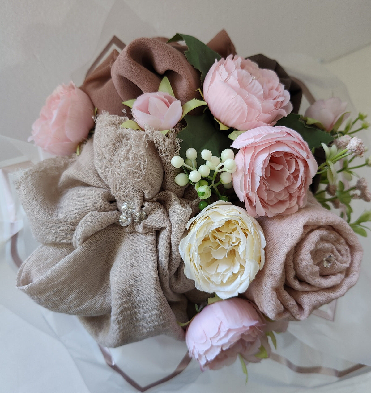 Classic Bloom Hijab Bouquet – Pink Scented Gift Set