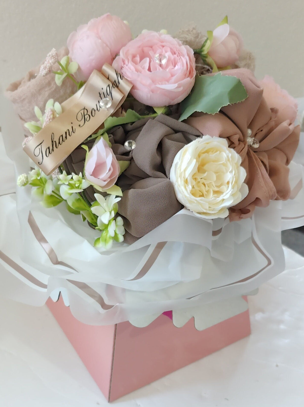 Classic Bloom Hijab Bouquet – Pink Scented Gift Set