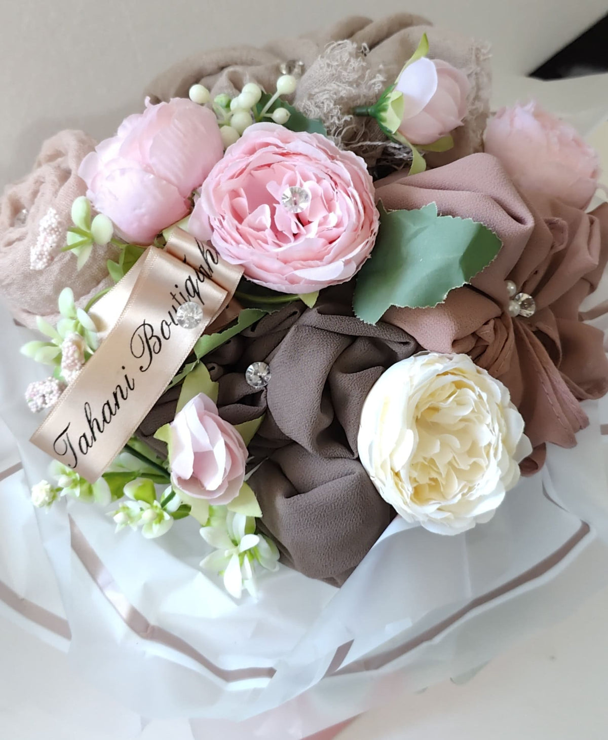 Classic Bloom Hijab Bouquet – Pink Scented Gift Set
