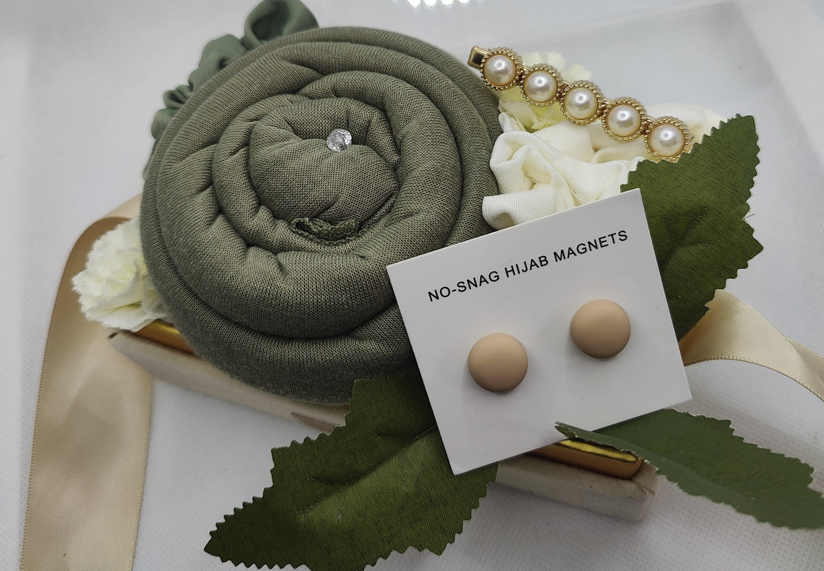 Velvet Hijab Gift Box with Clear Lid & Scented Flowers